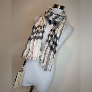 Burberry lightweight Crinkled scarf New w/tags
